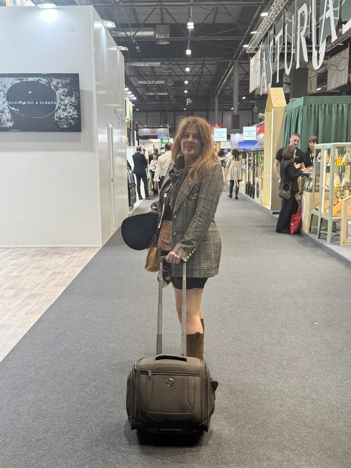 Susana Andrés Omella con maleta en feria